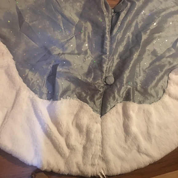 Elegant I’ve blue Christmas tree Skirt - Picture 2 of 3